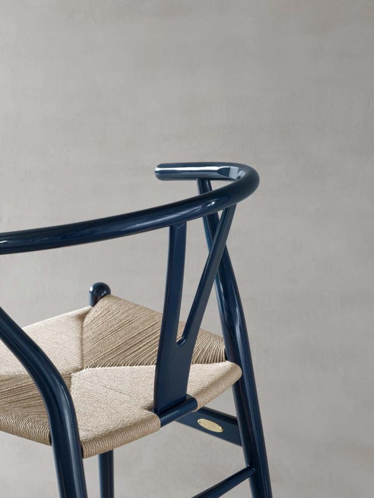CH24_beech_glossy_navy_blue_natural_papercord_detail_3_master.jpg